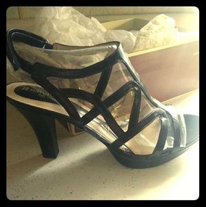NWT sexy naturalizer heels